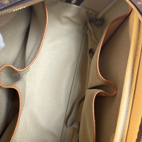 Louis Vuitton Deauville Authentic EUC - Picture 14 of 15